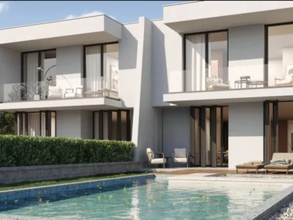 شاليه بموقع مميز بحري واجهة مودرن في دايركشن وايت