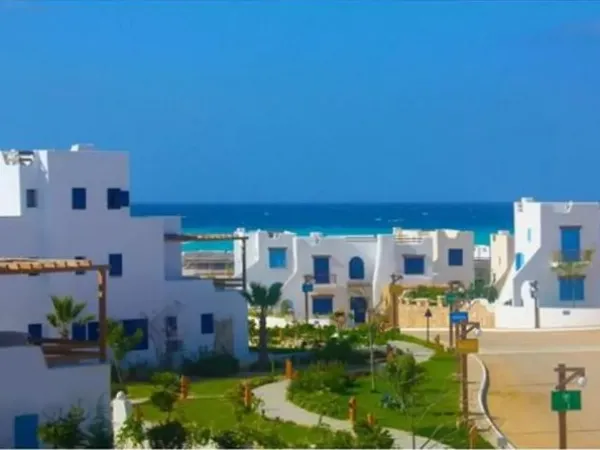 شاليه لقطة للبيع 140م في منتجع بيانكى بسعر خيالي