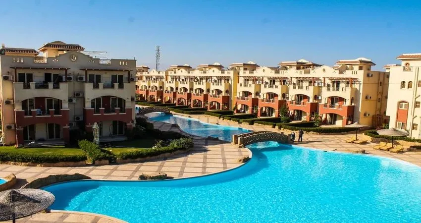 فيلا رائعة 350م للبيع في موقع مميز جدا داخل لاسيرينا بالم بيتش