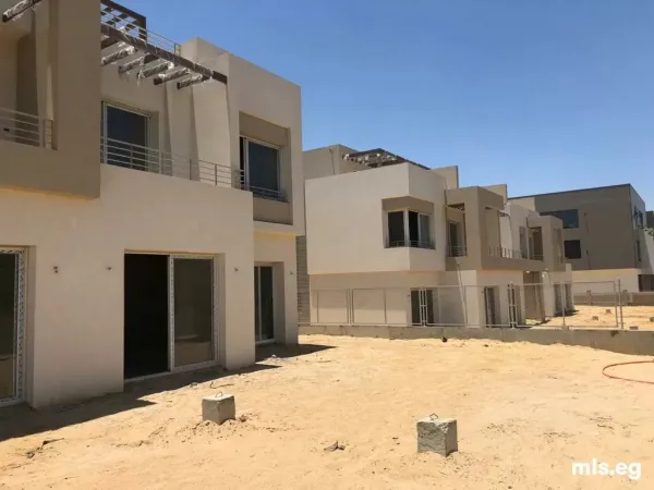 بسعر مغري تاون هاوس 300م في بالم فالي فيو رائع