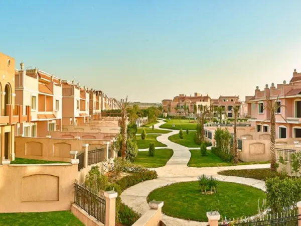 للبيع بالتقسيط توين هاوس 284 متر في كليوباترا سكوير 6 اكتوبر