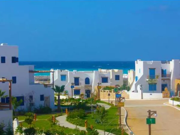 تفاصيل عن شاليهات قرية ايفيا ماونتن فيو الساحل الشمالي