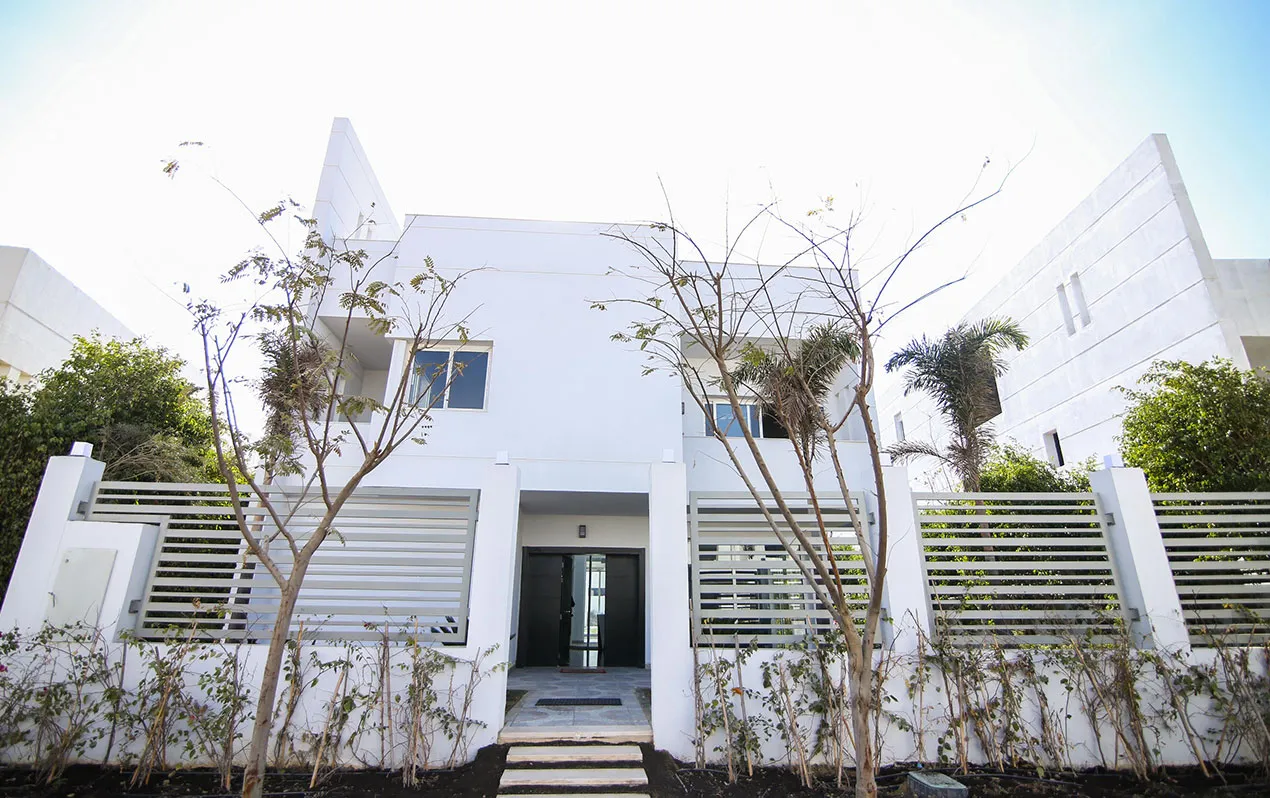 290m Twin House for sale with less than market price in Square