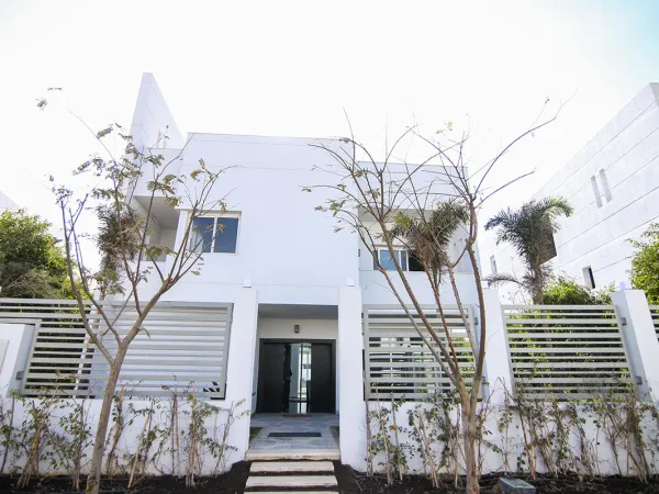 باقل من سعر السوق، توين هاوس في كمبوند سكوير 310م تشطيب كامل