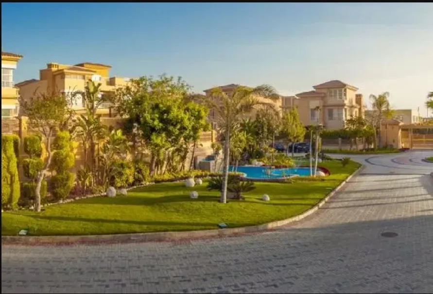 Book a villa in Sheikh Zayed in Jeera Compound