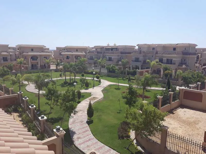 بالتقسيط إشتري فيلا في مشروع جاردن فيو بمساحة 873 متر