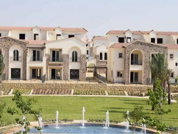 تاون هاوس بمساحة 295 متر في كمبوند ديفينا جاردنز الشروق