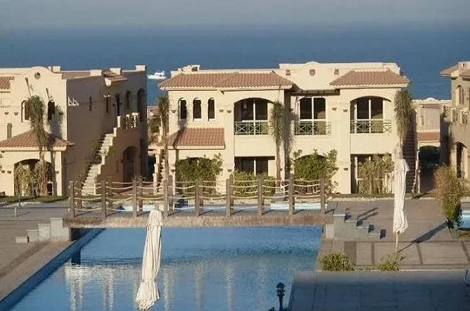 بفيو رائع و اقوى الخصومات على سعر المتر في قرية لافيستا 6 اشتري شاليه الان