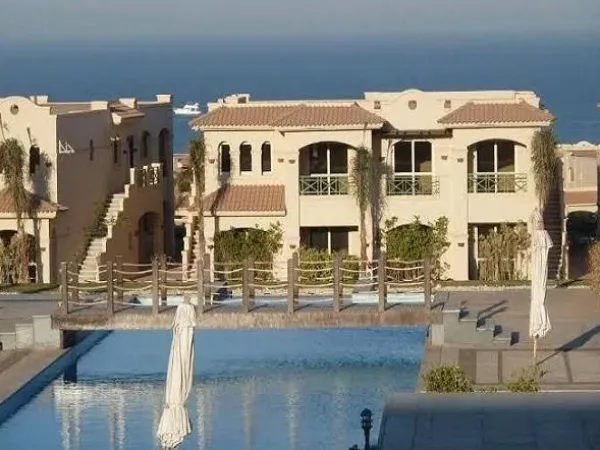 متفوتش العروض على اسعار التوين هاوس في قرية لافيستا 6 العين السخنة سارع بشراء