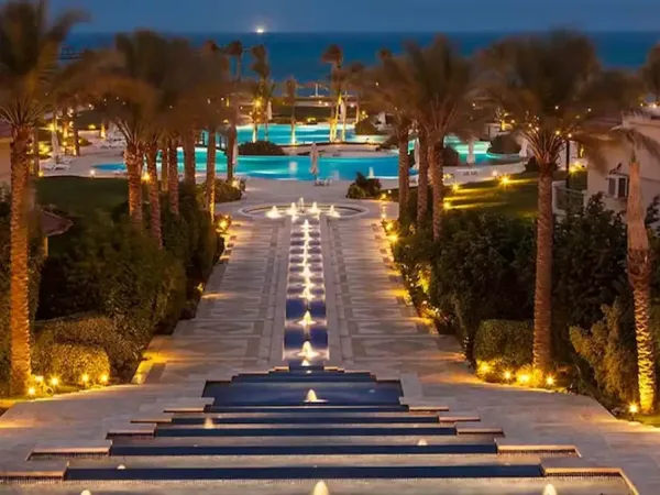 بسعر مغري تاون هاوس 180 م بقرية لافيستا 5 بفيو رائع