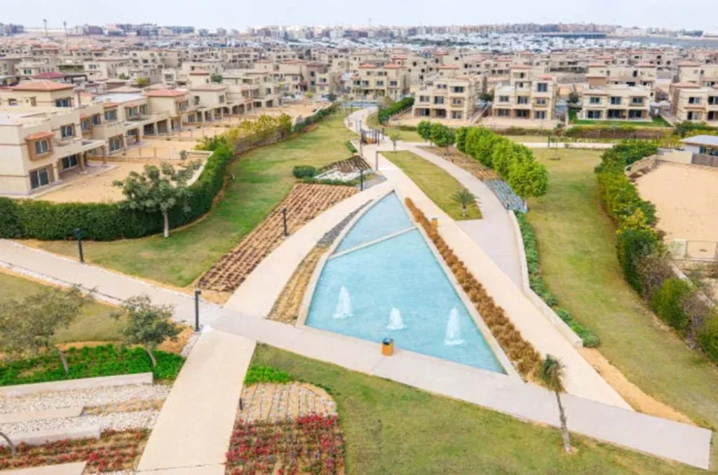 انتهز فرصة السكن الراقي واحجز تاون هاوس في كمبوند بالم هيلز القطامية