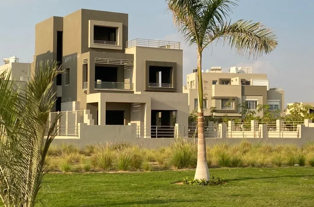 انتهز فرصة السكن الراقي واحجز تاون هاوس في كمبوند بالم هيلز القطامية