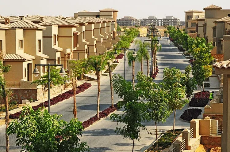 انتهز فرصة السكن الراقي واحجز تاون هاوس في كمبوند بالم هيلز القطامية