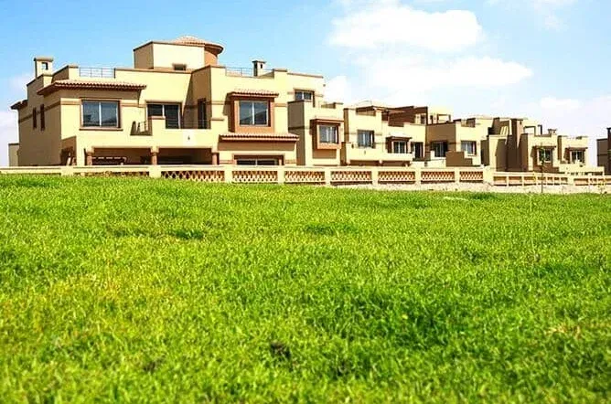 انتهز فرصة السكن الراقي واحجز تاون هاوس في كمبوند بالم هيلز القطامية