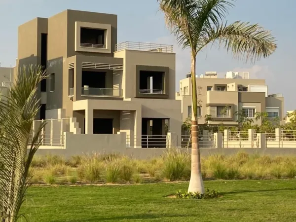 تاون هاوس بفيو مميز في كمبوند بالم هيلز بسعر لقطة جدا