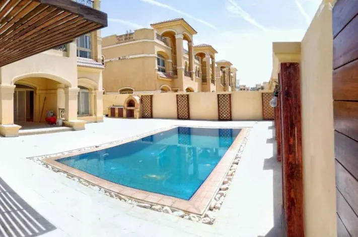 At an attractive price an 800 sqm villa in Fountain Park Compound with a wonderful view
