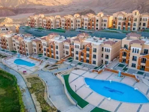 شاليه بفيو رائع ومساحة تبدأ من 60 متر في هيفين هيلز العين السخنة