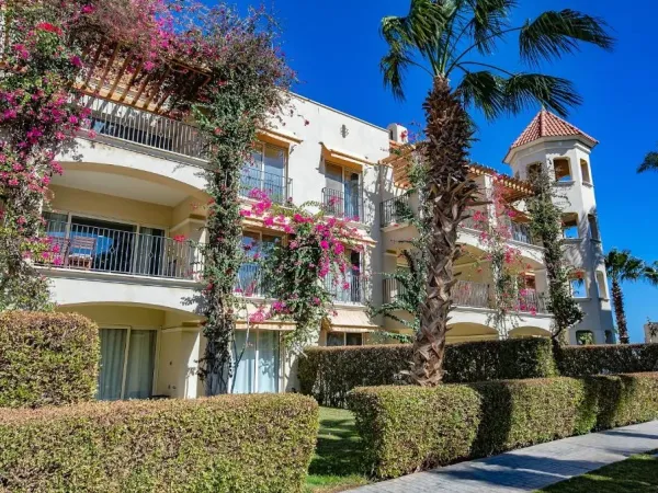 انتهز فرصة السكن الراقي واحجز شاليه في قرية فيراندا سهل حشيش الغردقة