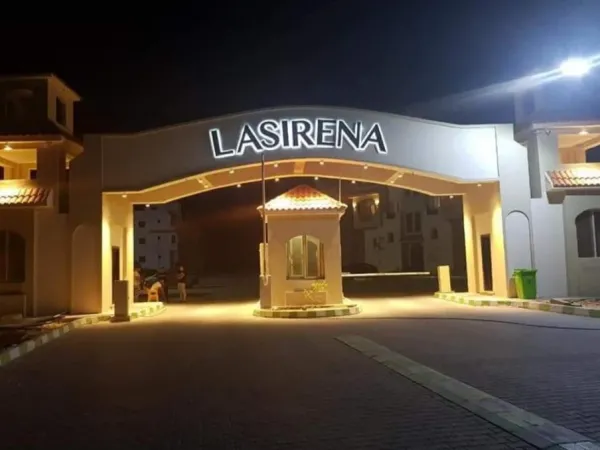 فيلا بمُقدم 10% للبيع بقرية لاسيرينا بمساحة تبدأ من 300 متراً