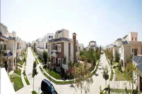 Townhouse For Sale 240 m² Mountain View Compound With Payment Facilities