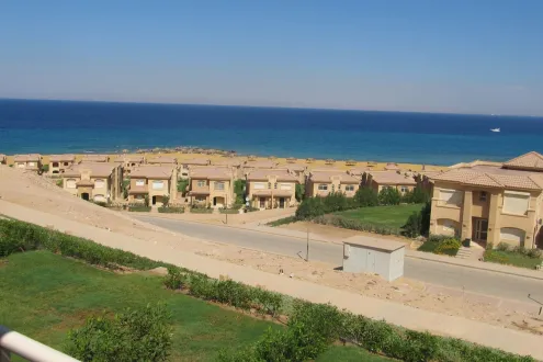 فيلا رائع 180م للبيع في موقع مميز جدا داخل قرية تلال العين السخنة