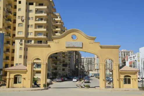 باقل من سعر السوق، شقة في كمبوند البارون 135 م نصف تشطيب