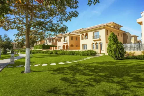 تحت سعر السوق تاون هاوس 250م للبيع في كمبوند هايد بارك التجمع الخامس