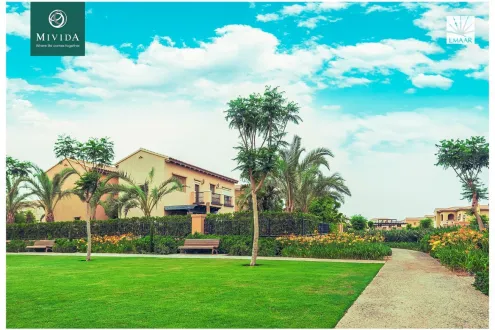 للبيع في كمبوند ميفيدا التجمع الخامس فلل 250 متراً بسعر لقطه جداا