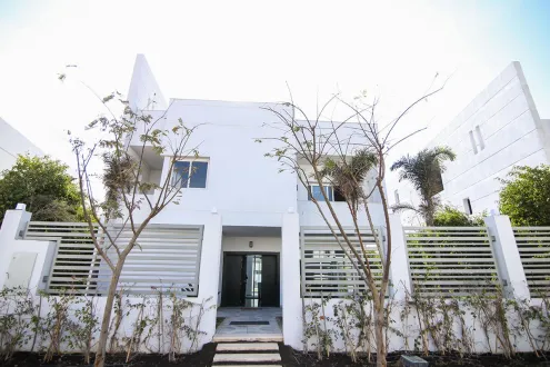 اشتري فيلتك بمساحة 370 متر في كمبوند سكوير