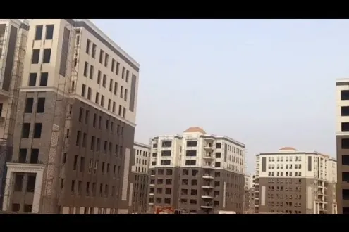 باقل من سعر السوق، شقة في كمبوند الجوهرة العاصمة الجديدة 135م تشطيب كامل