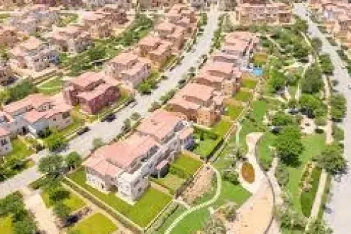 For sale a 240m ground floor villa with a garden in Hyde Park Compound