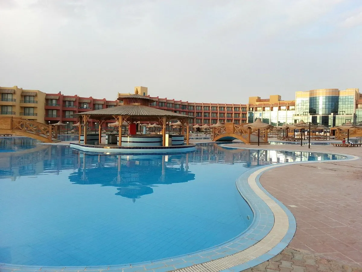 قرية باي سايد راس سدر العتال هولدنج