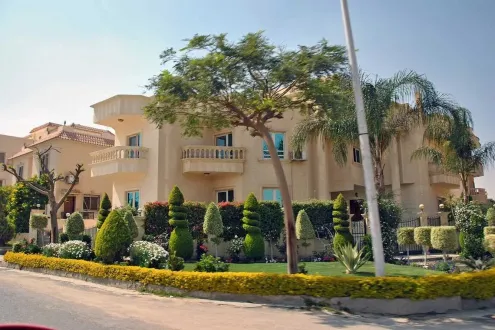 العيش بفخامة في تاون هاوس للبيع في اكتوبر!