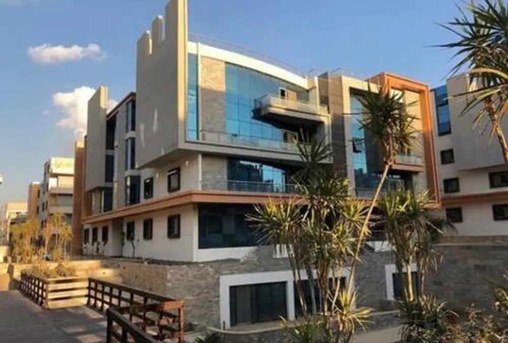 كمبوند لاميرادا التجمع الخامس جراند بلازا للإستثمار العقاري - La Mirada New Cairo compound